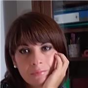 Insegnante di diritto impartisce ripetizioni di diritto ai ragazzi delle scuole superiori